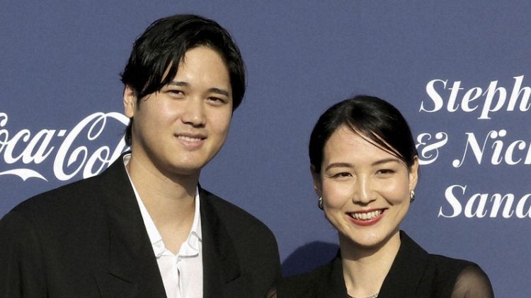 Shohei Ohtani bersama sang istri, Mamiko, di acara amal Blue Diamond Gala (Getty/Kyodo via Mainichi)