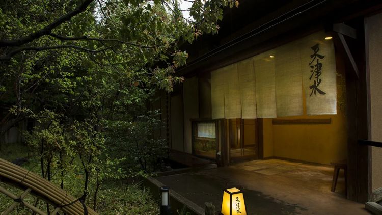 Amayadori no Yodo Ujousan yang ada di Kyoto (Relux). Amayadori no Yodo Ujousan yang ada di Kyoto (Relux).