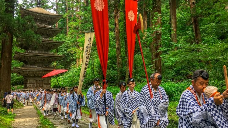 Pagoda lima lantai di kawasan Dewa Sanzan (Tsuruoka City Official Tourism Information).