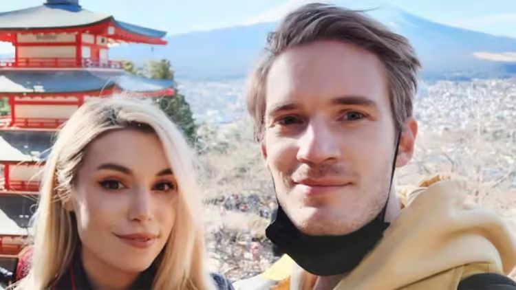 Youtuber PewDiePie berfoto di Chureito Pagoda (InstagramPewdiepie)