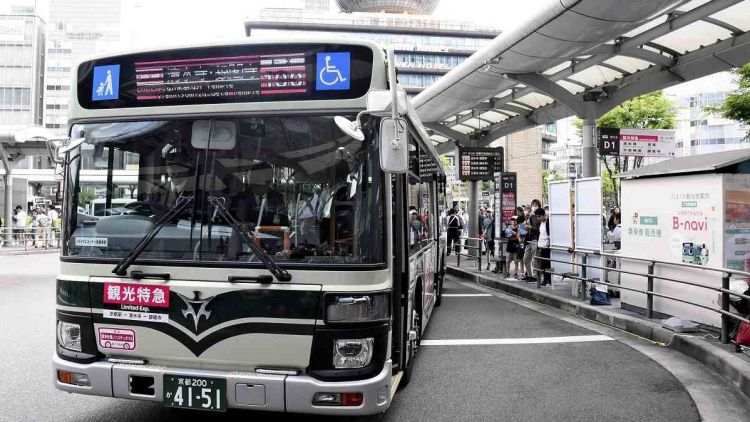 Sightseeing Limited Express Bus, layanan bus baru di Kyoto (Yomiuri Shimbun). Sightseeing Limited Express Bus, layanan bus baru di Kyoto (Yomiuri Shimbun).