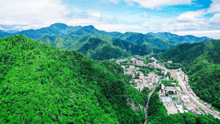Pemandangan dari Jozankei Onsen (jozankei.jp).