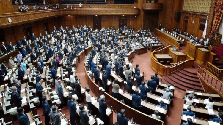 Anggota dewan mengesahkan kebijakan baru pada rapat parlemen Rabu (05/06) lalu. Anggota dewan mengesahkan kebijakan baru pada rapat parlemen Rabu (05/06) lalu.