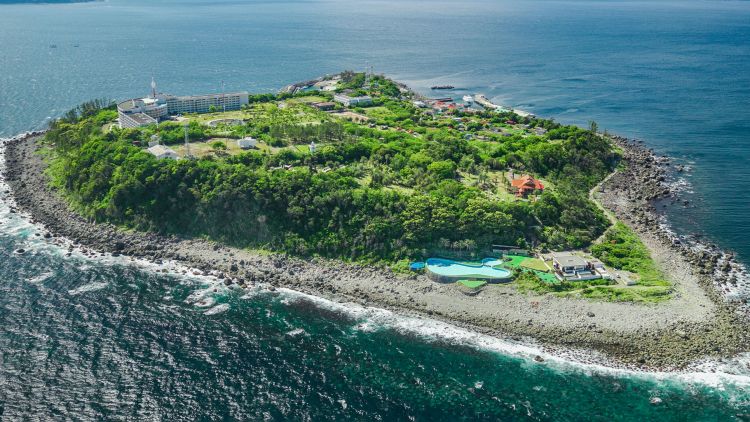 Hatsushima, pulau resor yang indah di Prefektur Shizuoka (AIROS Skyview). Hatsushima, pulau resor yang indah di Prefektur Shizuoka (AIROS Skyview).