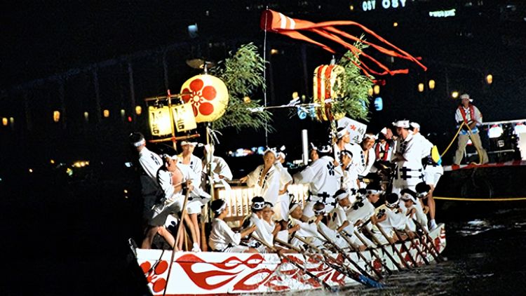 Prosesi di Sungai Okawa (Osaka Tenmangu)