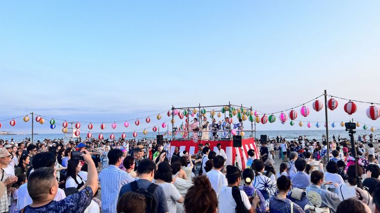 Festival bon odori di tepi pantai Kamakura Festival bon odori di tepi pantai Kamakura