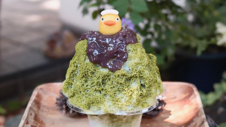 Es serut lembut rasa matcha dan pasta kacang merah (@shirohige_puff/X).