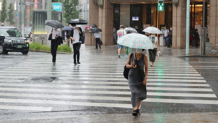 Ilustrasi. Hujan lebat akibat angin topan (Tokyo Weekender).