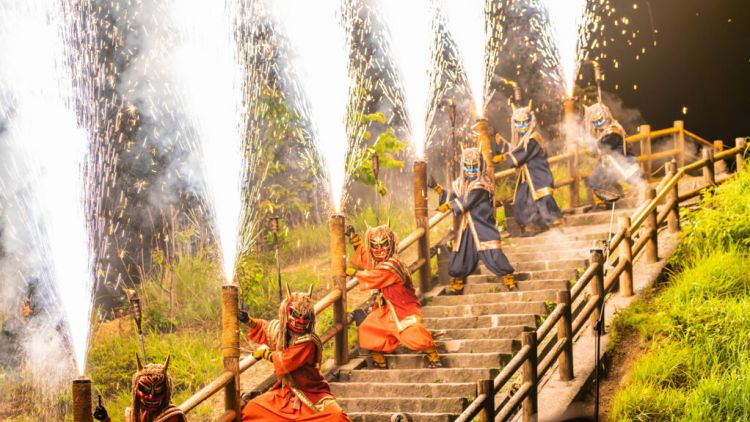 Parade iblis di Noboribetsu Jigoku Matsuri (aki/PIXTA via GaijinPot Travel).
