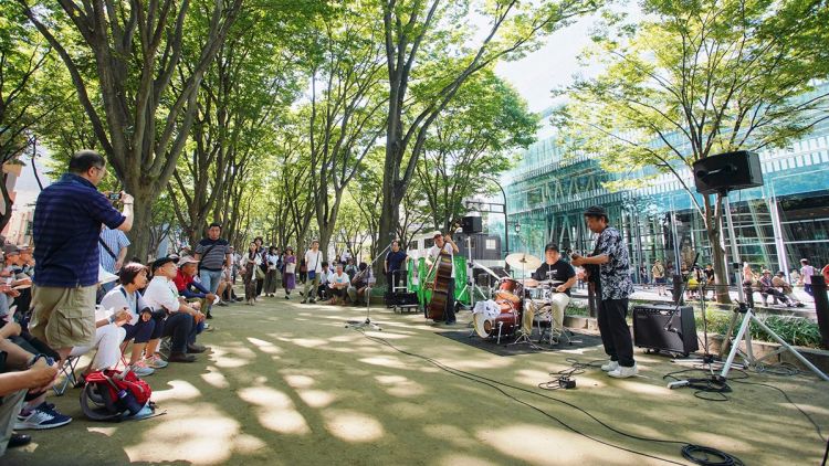 Jozenji Street Jazz Festival bisa dinikmati oleh siapa pun secara gratis (j-streetjazz.com). 