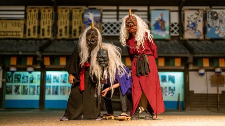 Hyakki Yagyo, parade penuh yokai di malam hari (SoraNews24). Hyakki Yagyo, parade penuh yokai di malam hari (SoraNews24).