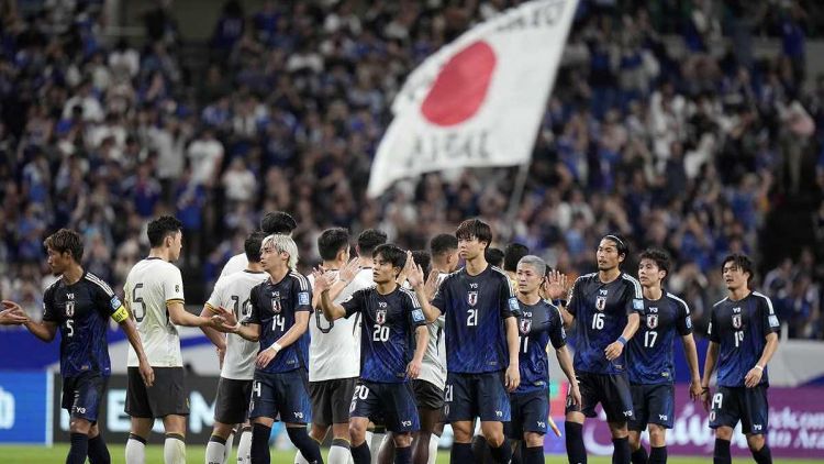 Tim Samurai Blue usai berhadapan dengan Tiongkok di Stadion Saitama.