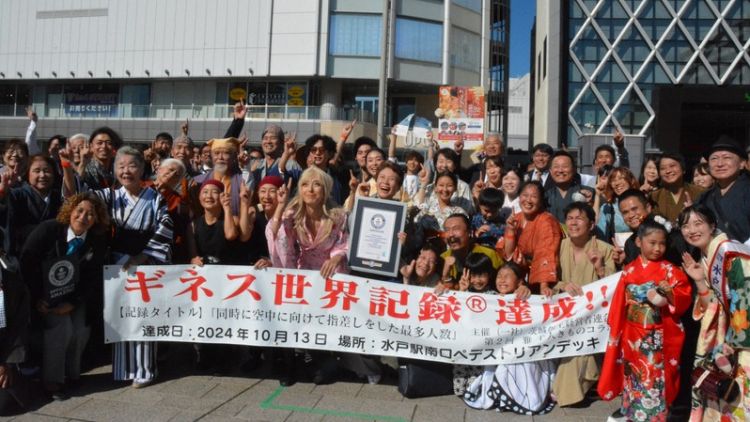 Peserta setelah mendapatkan Guinness World Records.