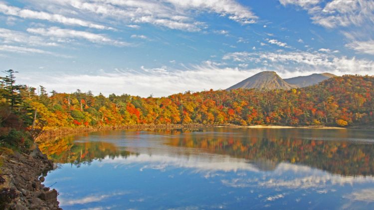 Pemandangan musim gugur di Ebino Kogen