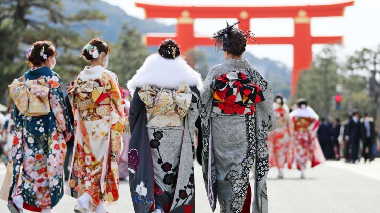 Ilustrasi perayaan Hatsumode di Jepang (Essence Travel) Ilustrasi perayaan Hatsumode di Jepang (Essence Travel)