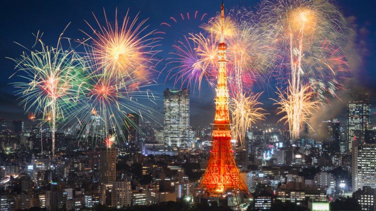 Festival kembang api di Tokyo Tower malam tahun baru 2025 di tokyo