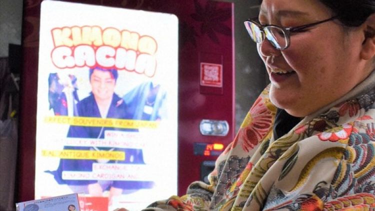 Vending machine unik kimono antik