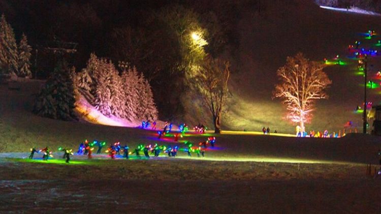 Perayaan ski obor di Zao Juhyo Festival Perayaan ski obor di Zao Juhyo Festival