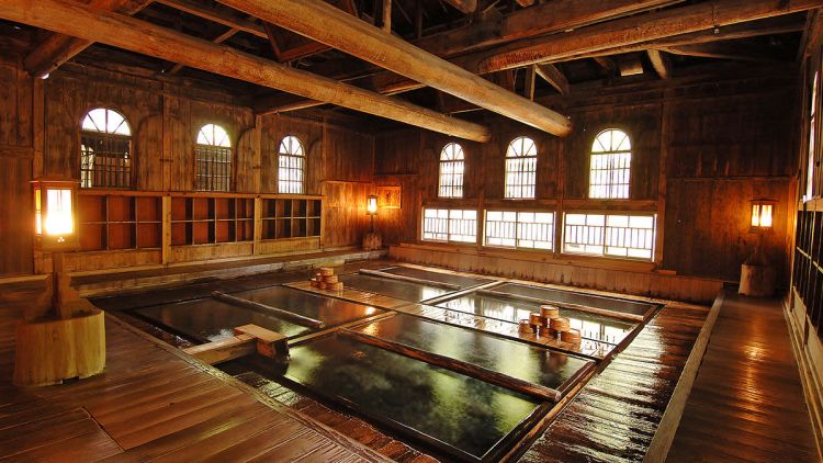 Pemandian air panas retro terbaik di Jepang
