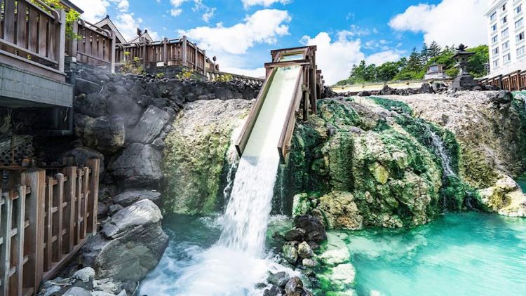 Berendam di Kusatsu Onsen, Prefektur Gunma