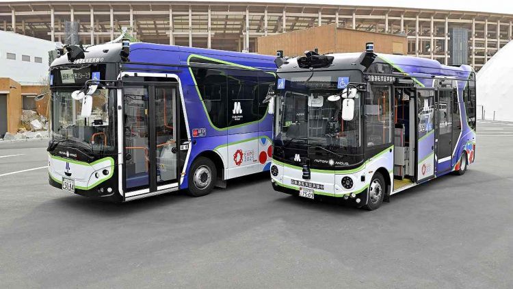 Dua jenis bus tanpa pengemudi yang akan digunakan di Osaka Expo 2025 (Yomiuri).