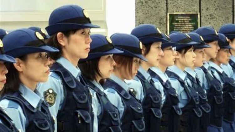 Polisi wanita di Jepang.