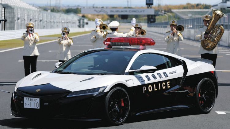 Mobil Honda NSX yang disumbangkan kepada Kepolisian Prefektur Mie (Chunichi Shimbun) Mobil Honda NSX yang disumbangkan kepada Kepolisian Prefektur Mie (Chunichi Shimbun)