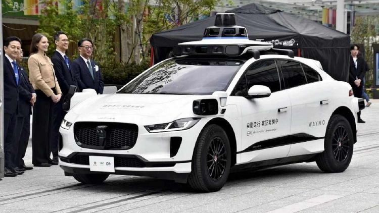 Kendaraan swakemudi hasil kolaborasi Toyota dan Waymo Kendaraan swakemudi hasil kolaborasi Toyota dan Waymo