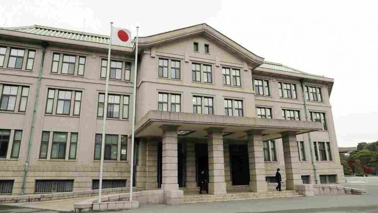 menggelapkan dana pribadi milik Kaisar