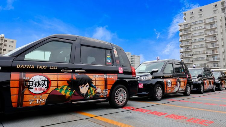 Taksi online di Tokyo dengan motif Demon Slayer