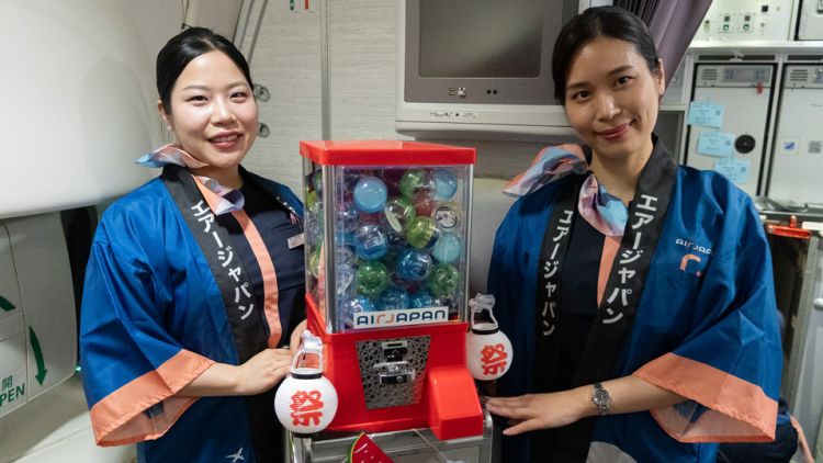 Airplane Gacha dari Air Japan