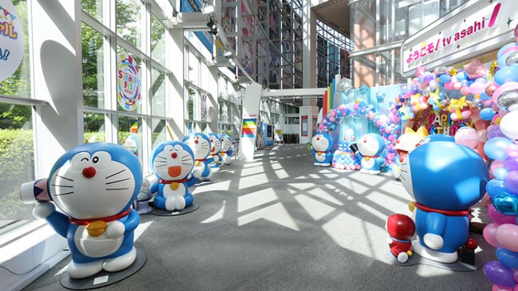 Sejumlah patung Doraemon dengan berbagai pose unik (TV Asahi)
