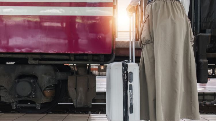 Naik Shinkansen Jepang dengan Bagasi Besar? Begini Aturan Lengkapnya!