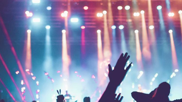 Apakah Sopan Ikut Bernyanyi Saat Konser di Jepang