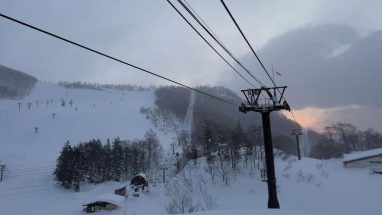 Wanita Asal Australia Tewas Setelah Tersangkut di Lift Ski