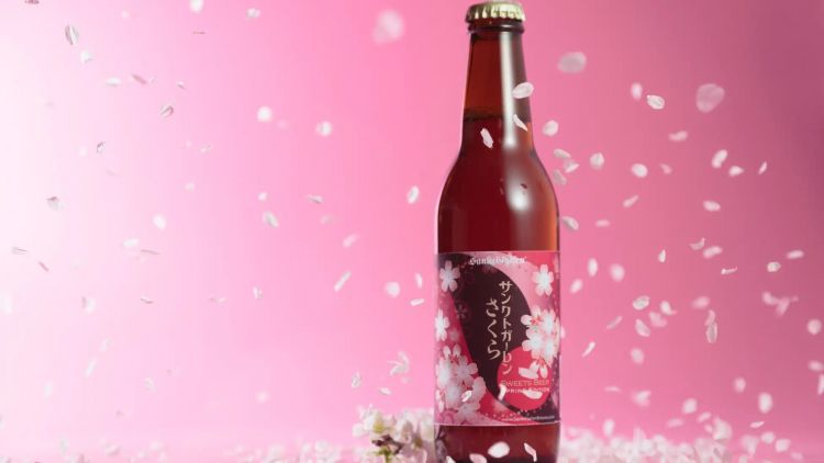 Coba Minuman Unik, Bir Sakura dengan Bunga Sakura Dan Sake Sakura