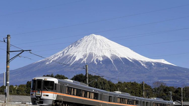Cara Baru Lihat Gunung Fuji: Naik Kereta Eksklusif Khusus Turis 