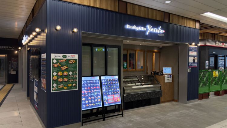 Sushi tuna yang segar di Yusuke Standing Sushi Bar