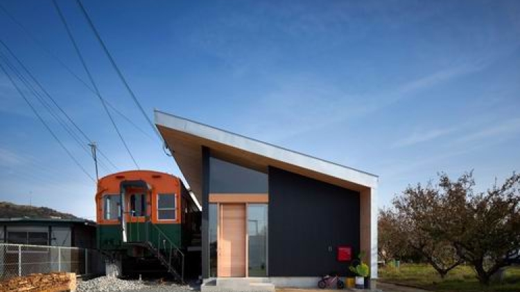 Arsitek Jepang merancang rumah di sekitar gerbong kereta tua (1)