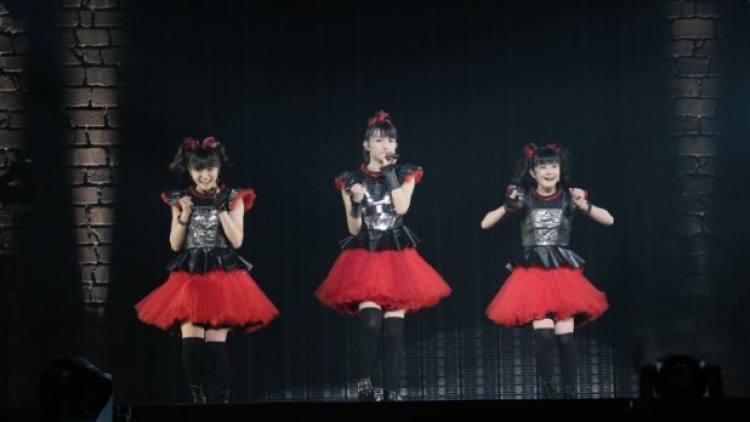 BabyMetal-to-Hold-Their-Largest-Concert-to-Date-at-the-Makuhari-Messe-620x400