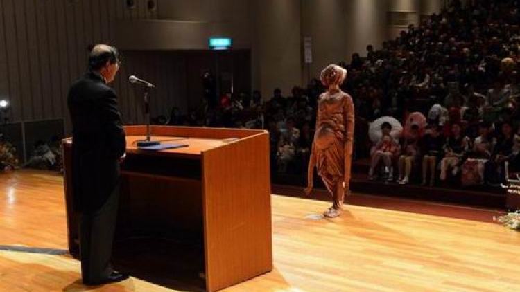 Bagaimana cara membuat acara kelulusan menjadi lebih seru Bercosplay! (7) Bagaimana cara membuat acara kelulusan menjadi lebih seru Bercosplay! (7)