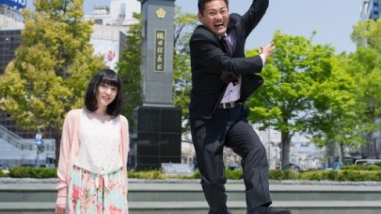 Begini pose foto yang lagi ngetren di Jepang (4) Begini pose foto yang lagi ngetren di Jepang (4)