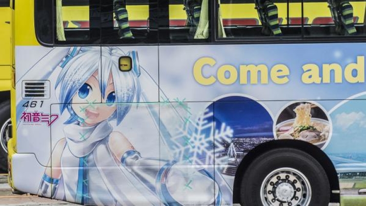 Bus yang dihiasi Snow Miku akan melaju di Tokyo dari tanggal 23 Maret hingga 31 Mei (2)