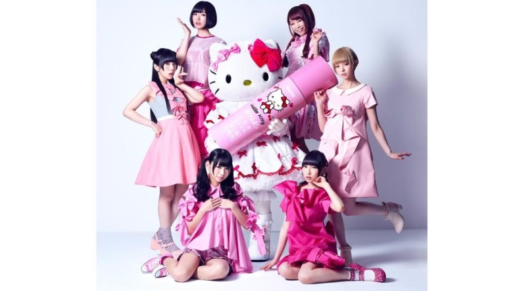 Dempagumi.inc dan Hello Kitty membentuk unit khusus untuk melawan gigitan nyamuk!