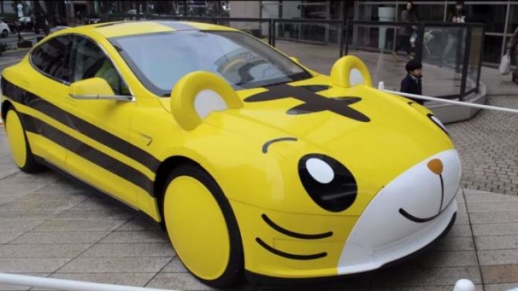 Didandani ala Tokoh Kartun Mobil 'Iron Man' Bikin Heboh Anak-anak