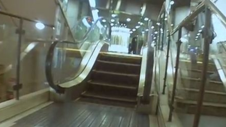 Eskalator-terpendek-di-dunia