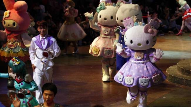 Hello Kitty Jadi Lebih Fashionable Berkat Desainer Jepang Hello Kitty Jadi Lebih Fashionable Berkat Desainer Jepang