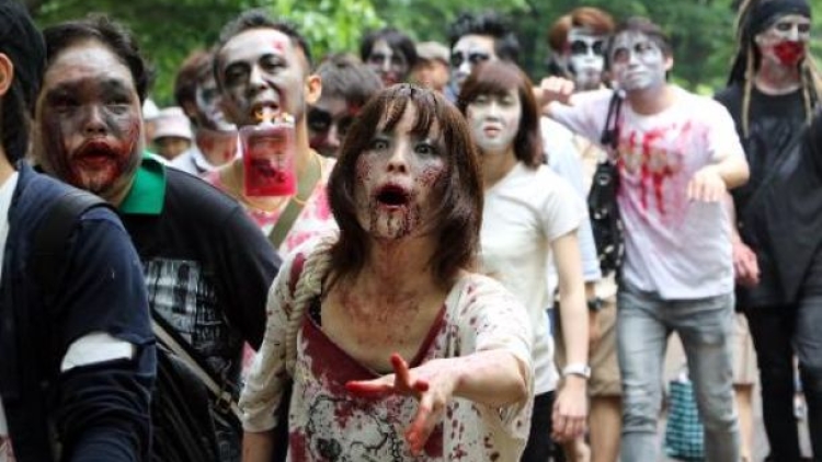 Hiiiy..! Zombie-zombie ini menyerang taman di Tokyo! (1) Hiiiy..! Zombie-zombie ini menyerang taman di Tokyo! (1)