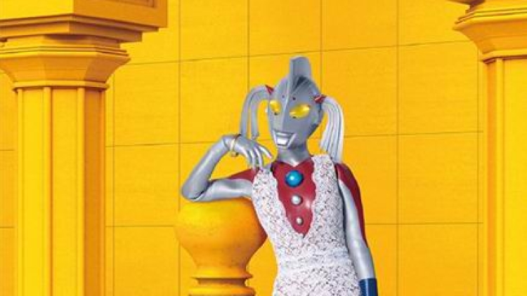 Ibu Ultraman menjadi model busana musim panas (1)