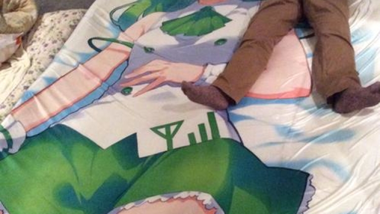 Inilah sarung bantal dakimakura terbesar di dunia. Bagaimana memeluknya ya (2) Inilah sarung bantal dakimakura terbesar di dunia. Bagaimana memeluknya ya (2)
